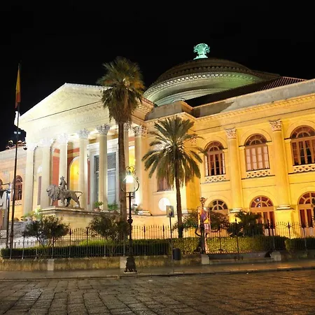 Centrumaqueda Couette-café 4*