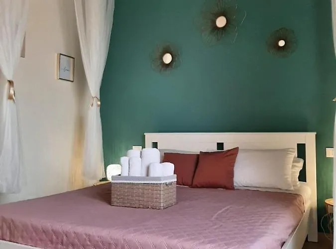 Centrumaqueda Bed & Breakfast 4*