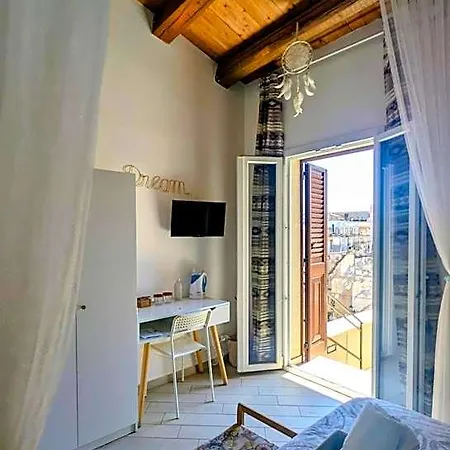 Centrumaqueda Bed & Breakfast 4*